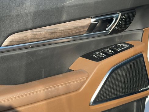 Used 2022 Kia Telluride SX w/ SX Prestige Package image 16