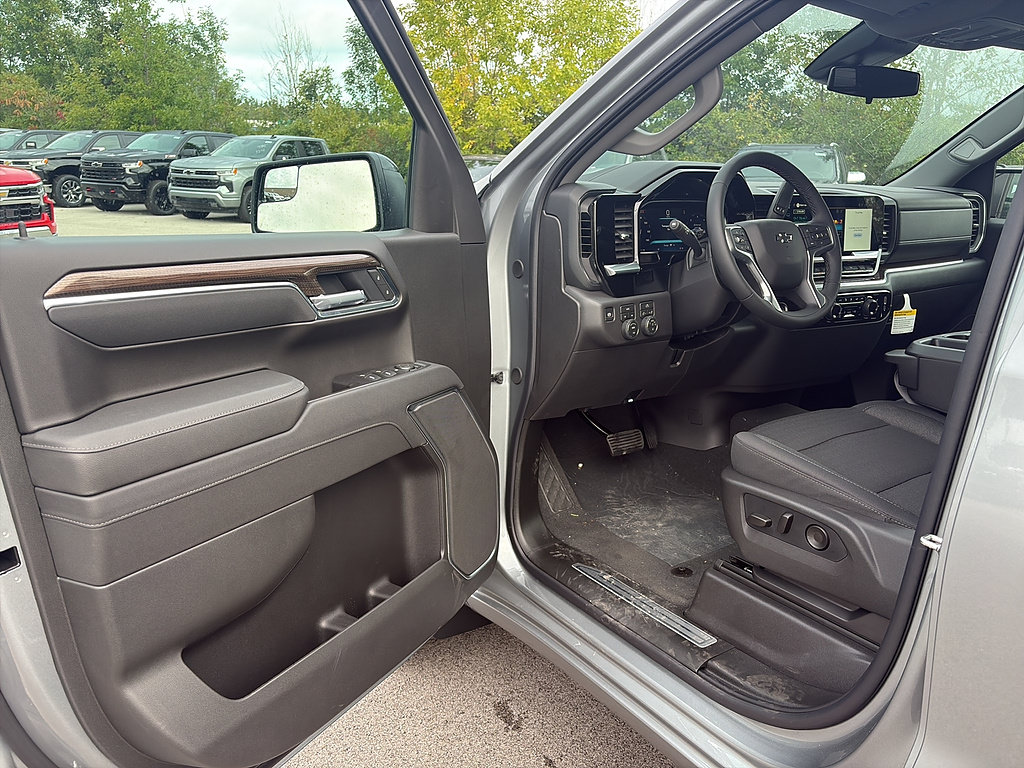 New 2026 Chevrolet Silverado 1500 RST AWD/4WD image 9