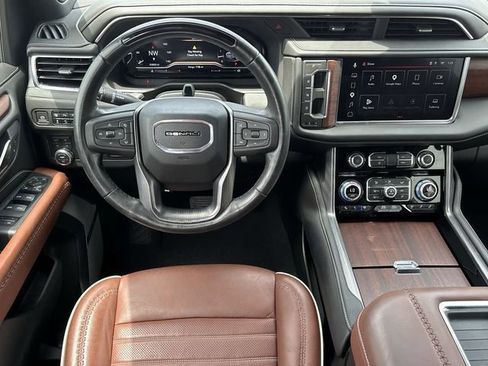 Used 2023 GMC Yukon XL Denali Ultimate AWD/4WD image 12