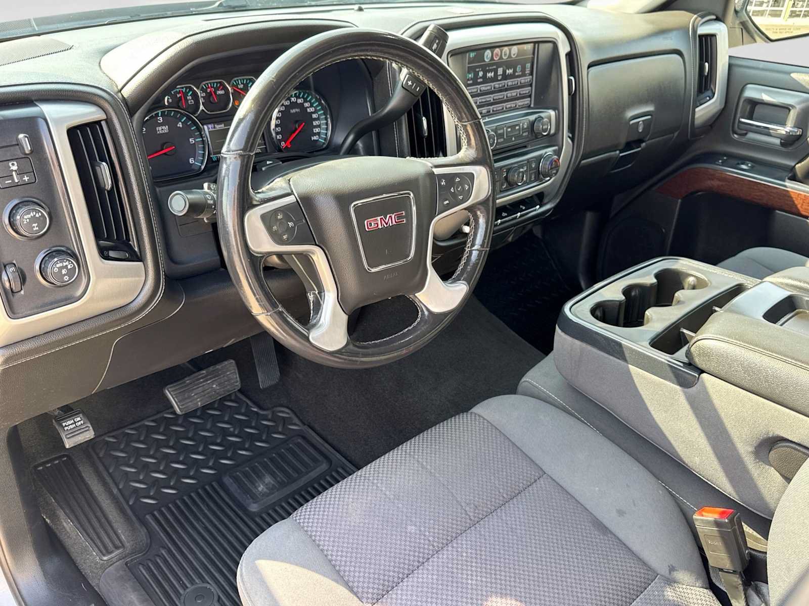 Used 2018 GMC Sierra 1500 SLE w/ SLE Value Package AWD/4WD image 2