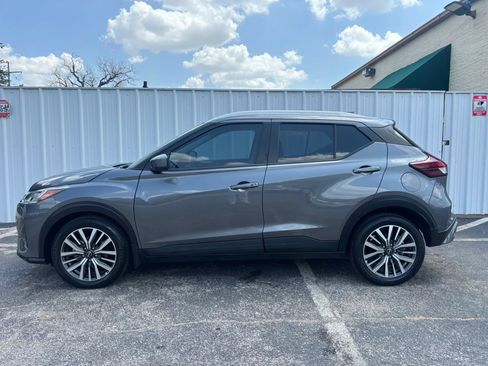 Used 2024 Nissan Kicks SV FWD image 2
