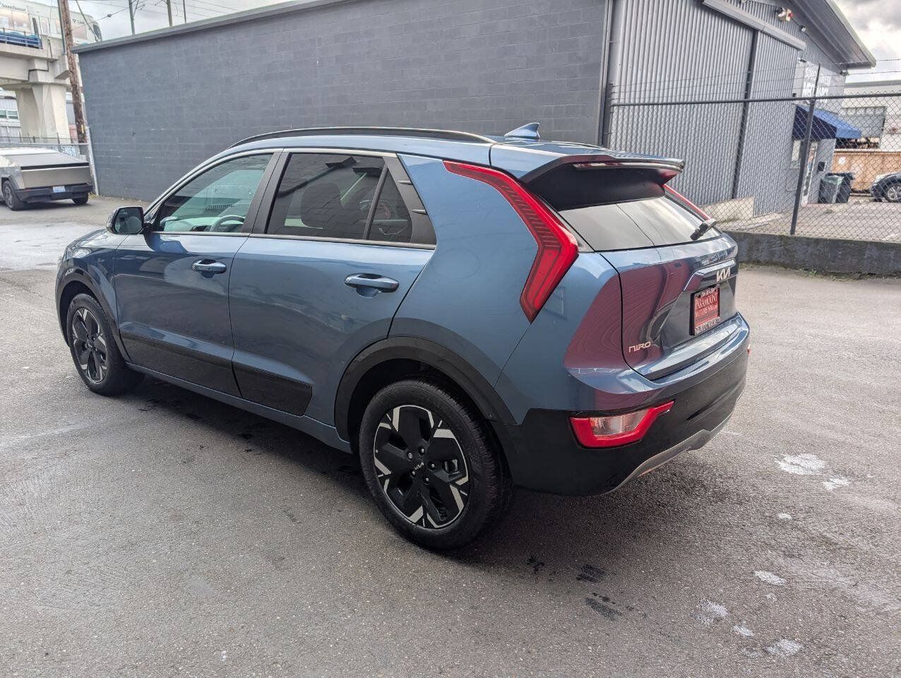 Used 2025 Kia Niro Wind FWD image 5