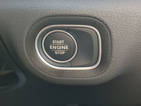 Used 2025 Mercedes-Benz GLE 450e 4MATIC image 16