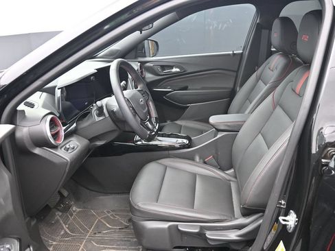 Used 2024 Chevrolet Trax RS w/ Driver Confidence Package FWD image 19