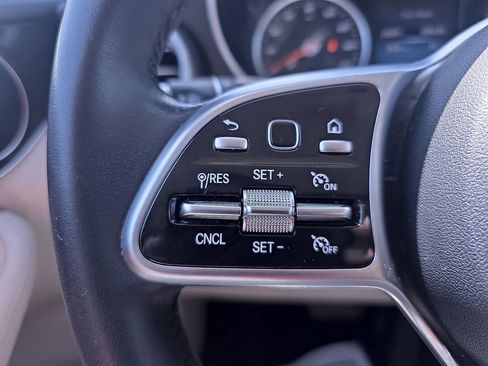 Used 2022 Mercedes-Benz GLC 300 image 27