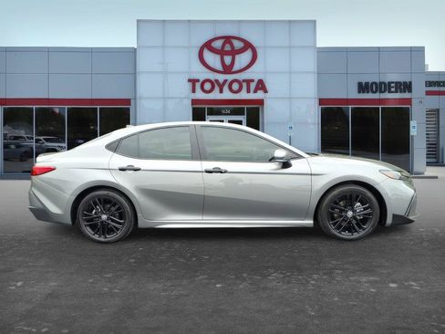 Used 2025 Toyota Camry SE w/ Convenience Package FWD image 6