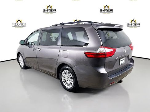 Used 2015 Toyota Sienna XLE w/ XLE Navigation Package FWD image 5