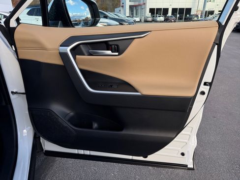 New 2025 Toyota RAV4 Limited image 29