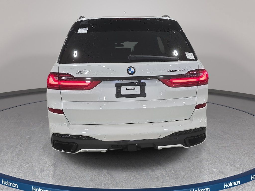 Used 2022 BMW X7 xDrive40i w/ M Sport Package AWD/4WD image 7
