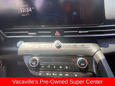 Used 2024 Hyundai Elantra Limited FWD image 18