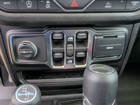 New 2026 Jeep Gladiator Sport image 30