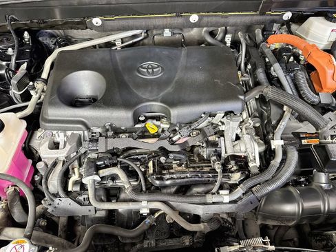 Used 2021 Toyota Venza LE w/ Carpet Mat Package (TMS) AWD/4WD image 38