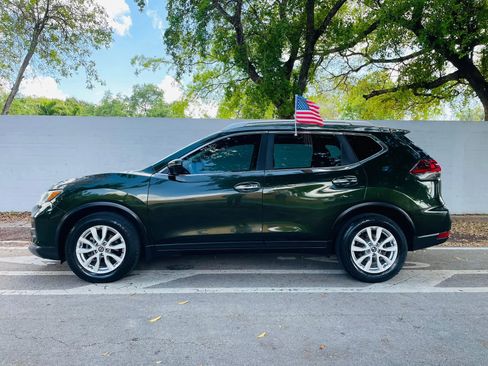 Used 2018 Nissan Rogue SV w/ Sun & Sound Touring Package image 2