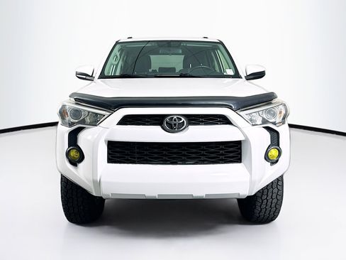 Used 2019 Toyota 4Runner SR5 AWD/4WD image 2