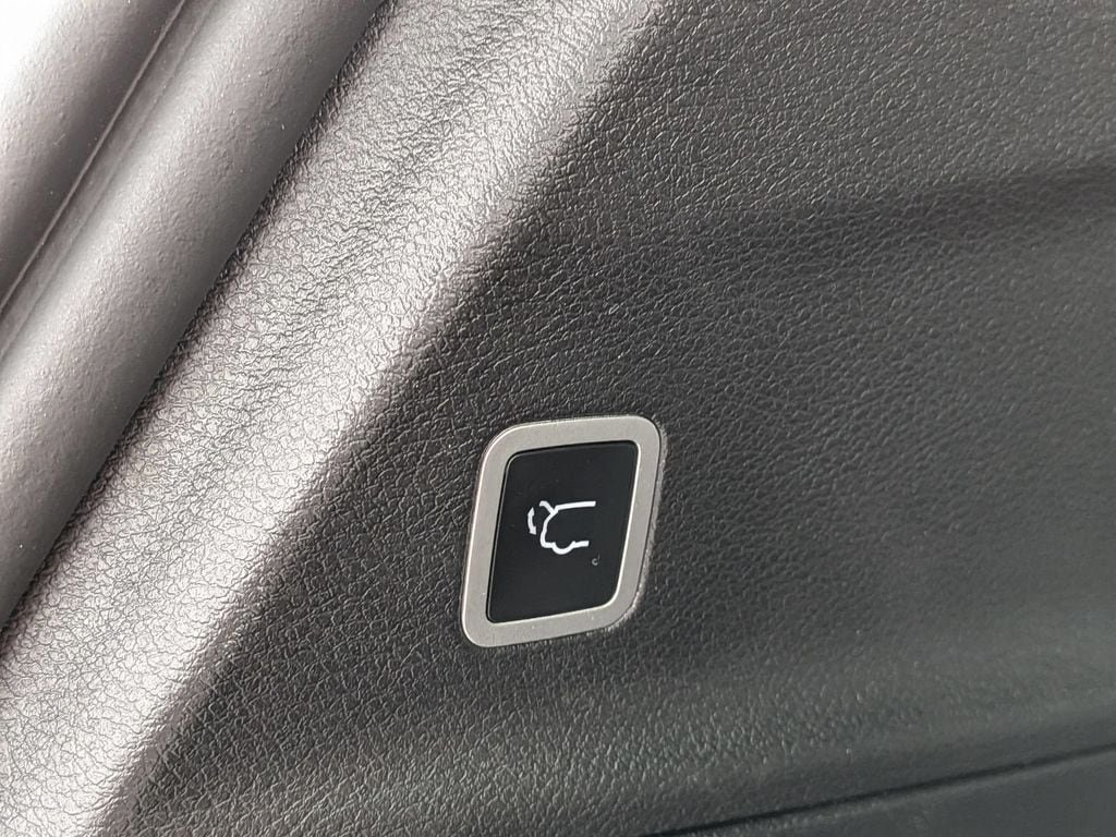 Certified 2025 Chrysler Pacifica Select FWD image 26