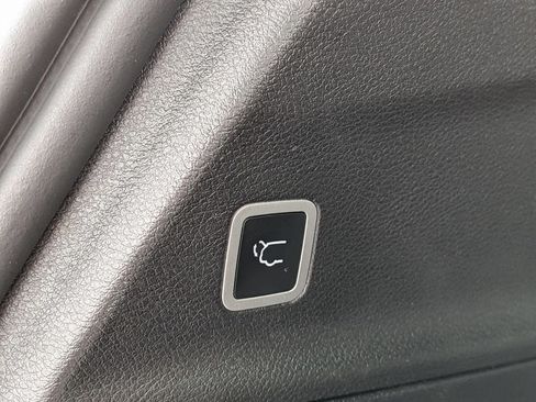 Certified 2025 Chrysler Pacifica Select FWD image 26