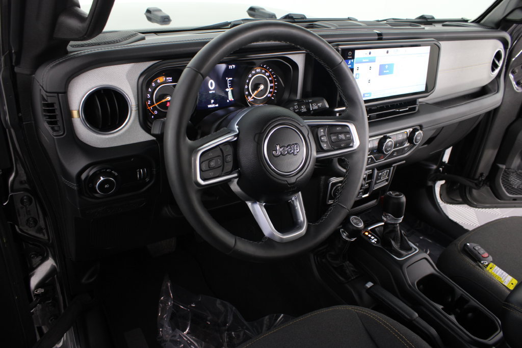 Used 2026 Jeep Wrangler Unlimited Sahara AWD/4WD image 15