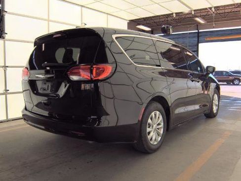 Used 2017 Chrysler Pacifica Touring w/ Tire & Wheel Group image 3