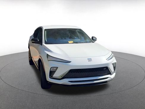 Used 2025 Buick Envista Sport Touring image 4