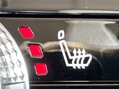 New 2025 Mitsubishi Outlander SE image 21