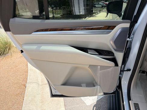 Certified 2026 Cadillac Escalade Platinum Sport w/ LPO, ONYX Package AWD/4WD image 33