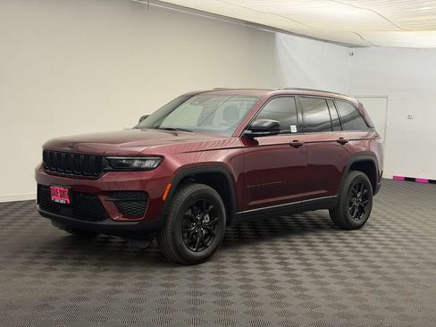 Used 2025 Jeep Grand Cherokee Altitude AWD/4WD image 1