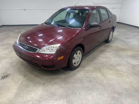 Used 2006 Ford Focus ZX4 image 1
