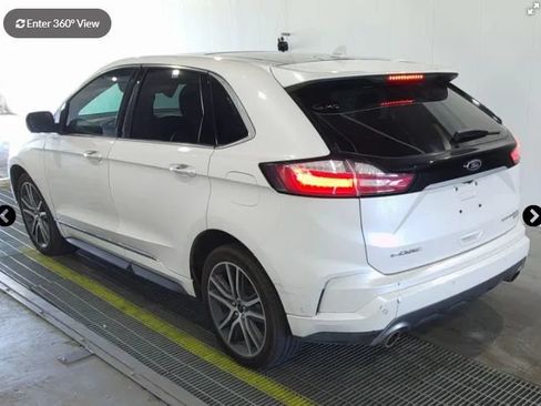 Used 2019 Ford Edge Titanium w/ Equipment Group 301A FWD image 2