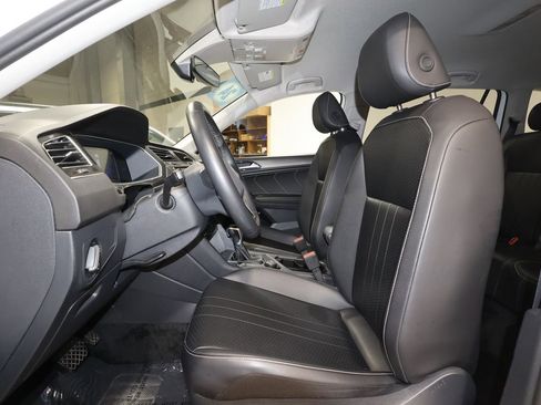 Used 2024 Volkswagen Tiguan SE image 21