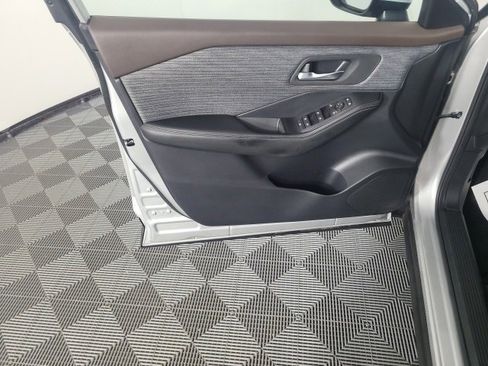 Used 2023 Nissan Rogue SV image 8