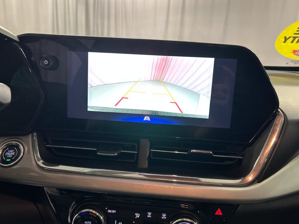 Used 2025 Chevrolet Trax LT FWD image 16