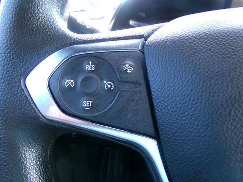 Used 2022 Chevrolet Traverse LS AWD/4WD image 17