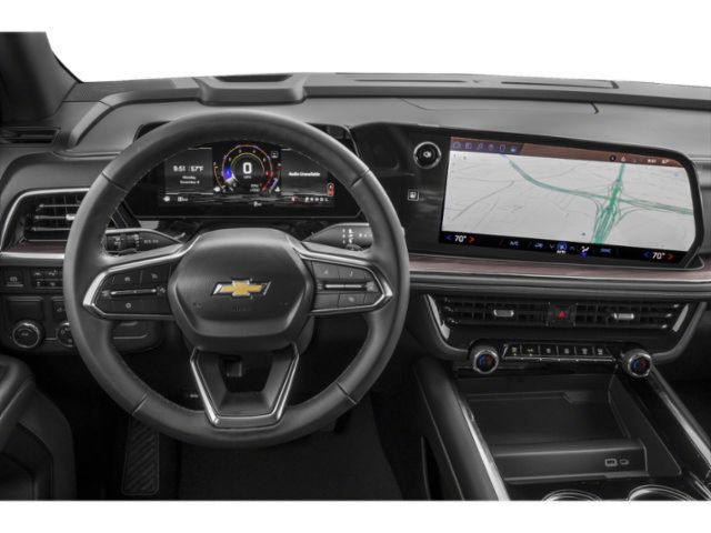 Used 2025 Chevrolet Suburban LS RWD image 4