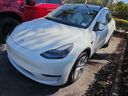 Used 2023 Tesla Model Y Long Range image 10