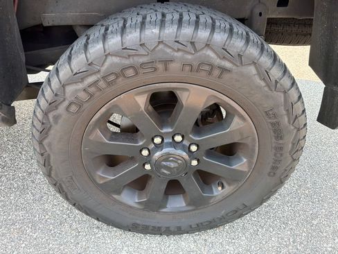 Used 2023 RAM 2500 Big Horn w/ Night Edition AWD/4WD image 4
