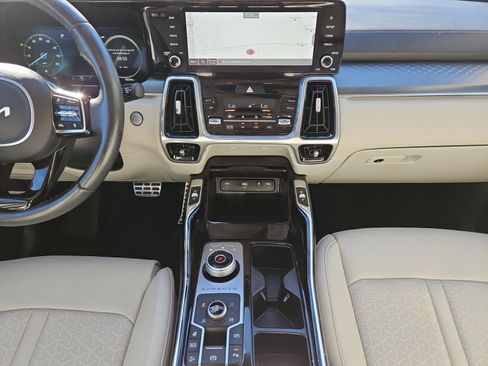 Used 2024 Kia Sorento SX Prestige image 11
