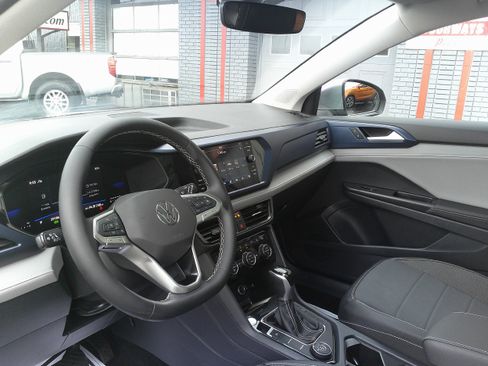 Used 2024 Volkswagen Taos SE image 21