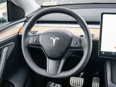 Used 2024 Tesla Model Y Performance image 16