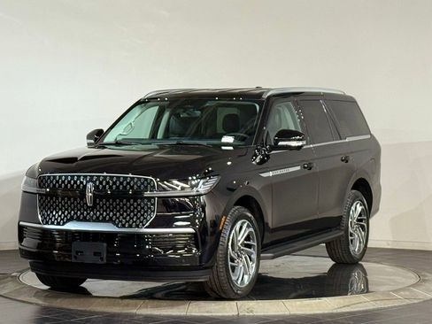 New 2026 Lincoln Navigator Premiere AWD/4WD image 4