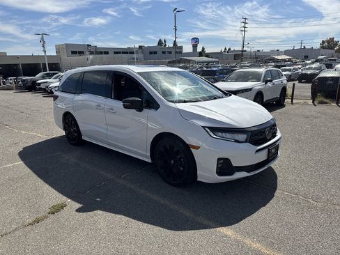 Used 2025 Honda Odyssey Sport-L image 2