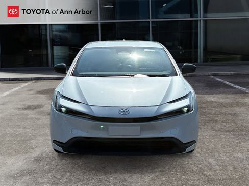 Used 2025 Toyota Prius LE FWD image 6
