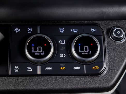 Used 2023 Land Rover Defender 90 X-Dynamic SE AWD/4WD image 24