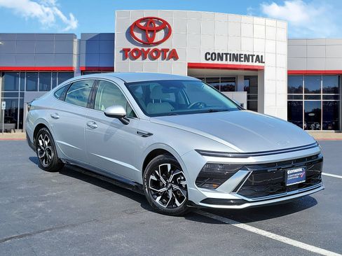 Used 2025 Hyundai Sonata SEL FWD image 2