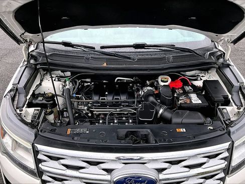 Used 2019 Ford Explorer XLT w/ Equipment Group 202A AWD/4WD image 36