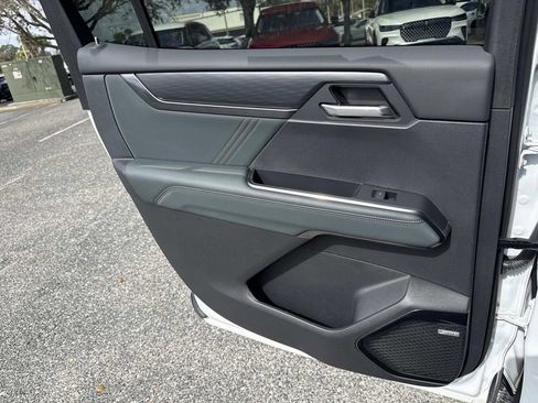 Used 2024 GMC Acadia AT4 w/ Super Cruise Package image 13