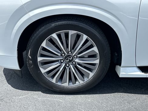 Used 2025 INFINITI QX80 Luxe AWD/4WD image 11