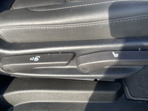 Used 2025 Chevrolet Suburban Z71 image 60