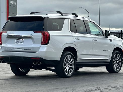 Used 2021 GMC Yukon Denali w/ Denali Premium Package image 4