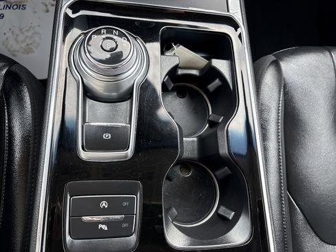 Used 2020 Ford Edge Titanium image 16