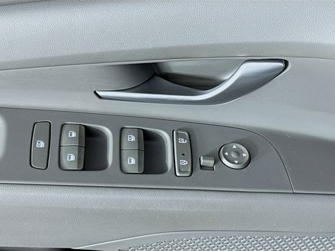 Used 2023 Hyundai Elantra SEL w/ Preferred Accessory Package FWD image 23